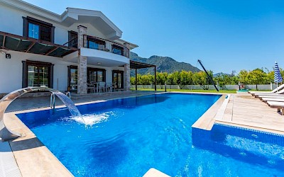 About Villa Kiparis